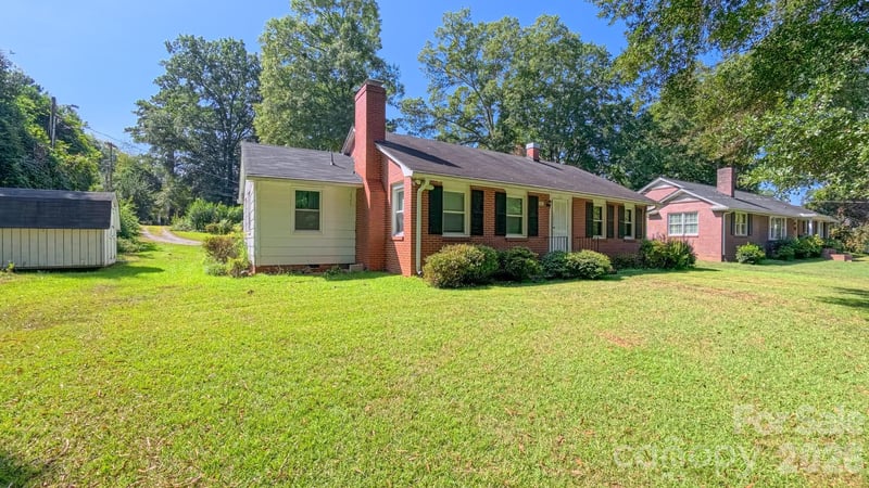 1017 Woodland Dr, Gastonia, NC 28054