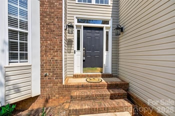 10822 Chamberlain Hall Ct, Charlotte, NC 28277