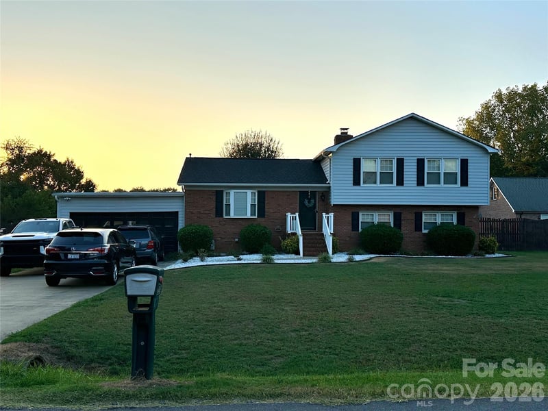 8224 Craighead Rd, Harrisburg, NC 28075