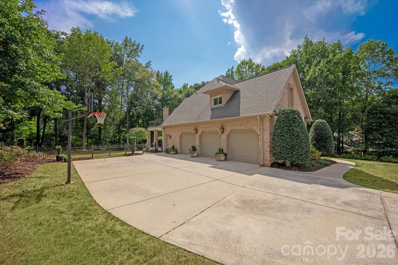 1005 Firethorne Club Dr, Marvin, NC 28173