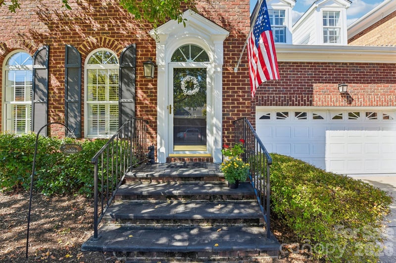 9363 Bonnie Briar Cir, Charlotte, NC 28277