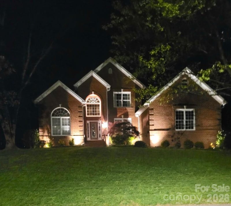 919 Thorn Ridge Ln, Lake Wylie, SC 29710