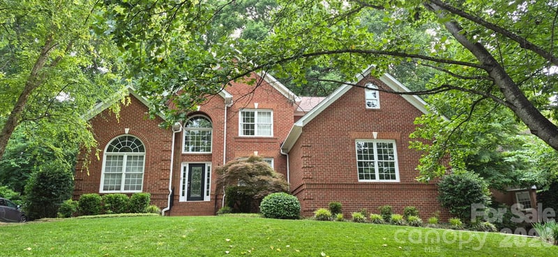 919 Thorn Ridge Ln, Lake Wylie, SC 29710