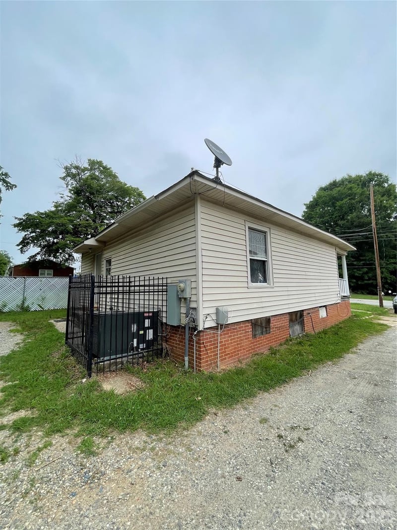 411 Klumac Rd, Salisbury, NC 28144