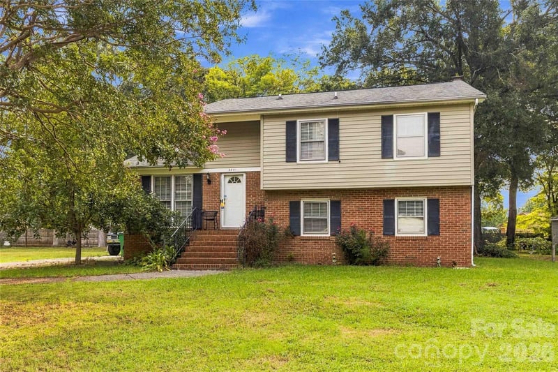 2711 Johnny Reb Ln, Charlotte, NC 28273