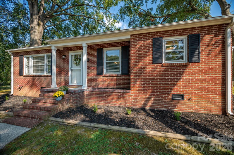 123 E Dixon St, Lincolnton, NC 28092