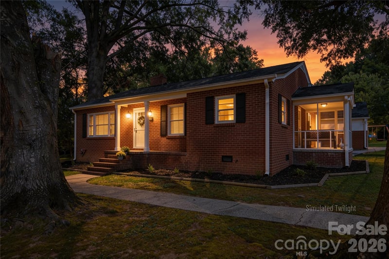 123 E Dixon St, Lincolnton, NC 28092