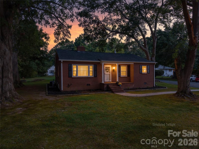 123 E Dixon St, Lincolnton, NC 28092
