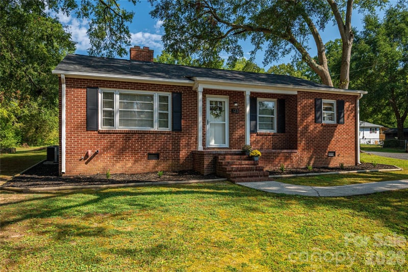123 E Dixon St, Lincolnton, NC 28092