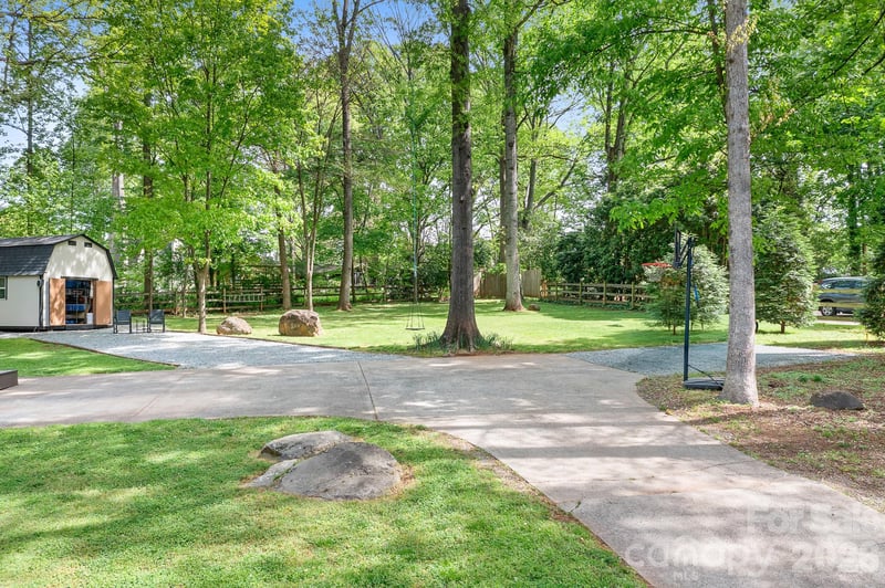 204 Nottingham Dr, Huntersville, NC 28078