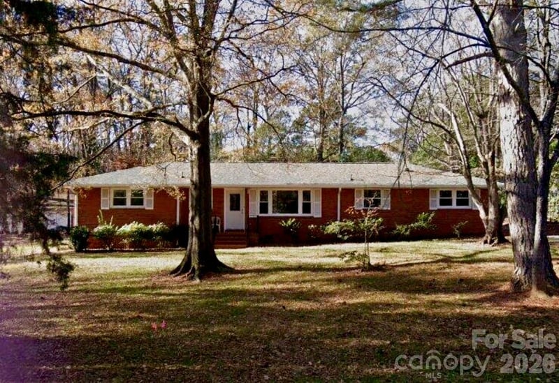 7029 Linda Lake Dr, Charlotte, NC 28215