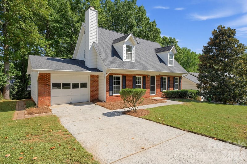 6240 Round Hill Rd, Charlotte, NC 28211