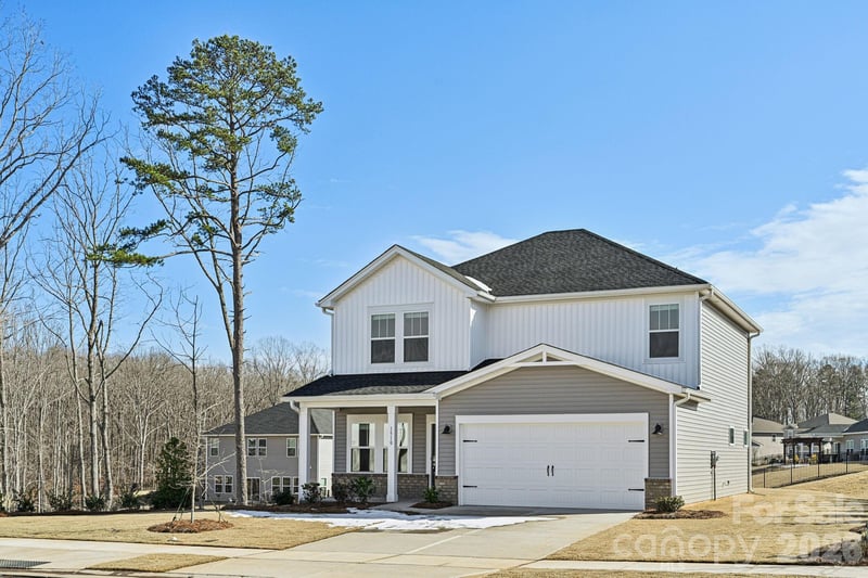 2411 Chartwell St, Stanley, NC 28164