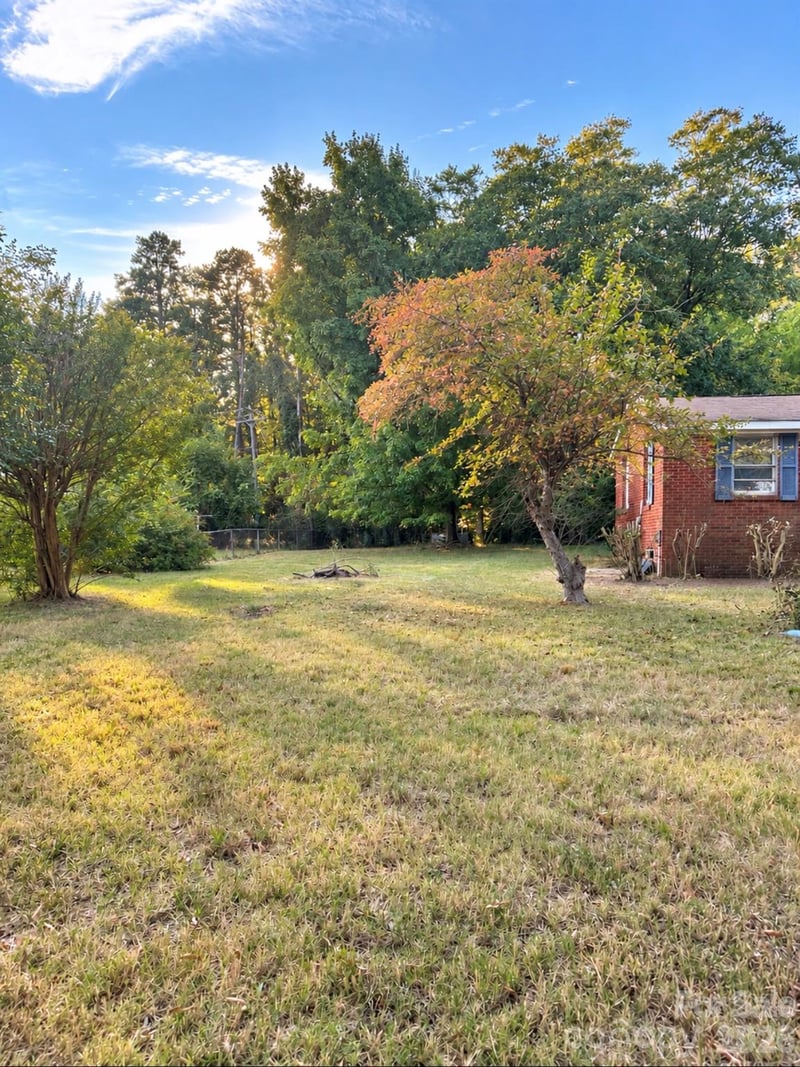 1929 Grace Ln, Charlotte, NC 28262
