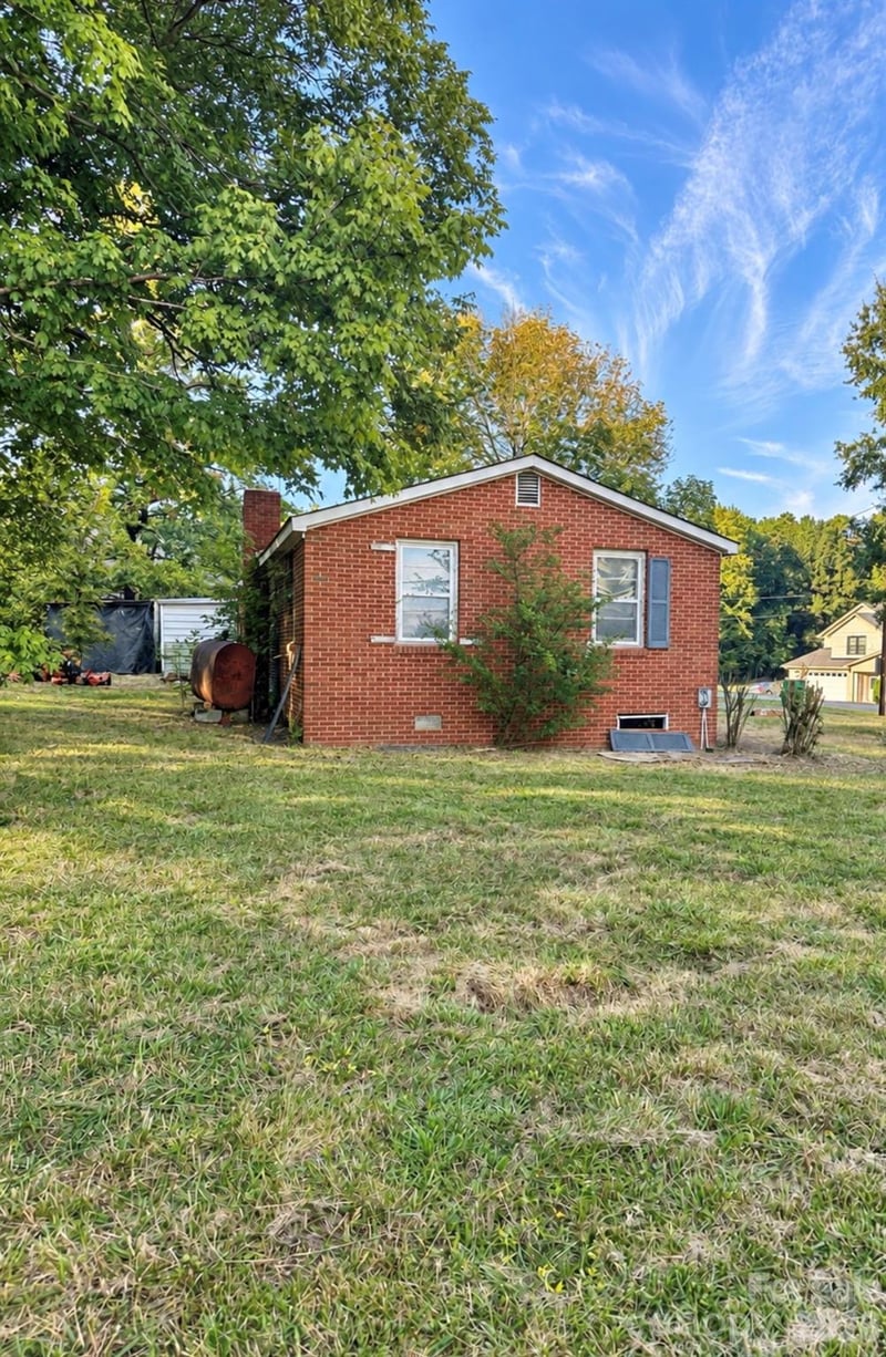 1929 Grace Ln, Charlotte, NC 28262