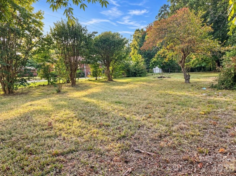 1929 Grace Ln, Charlotte, NC 28262