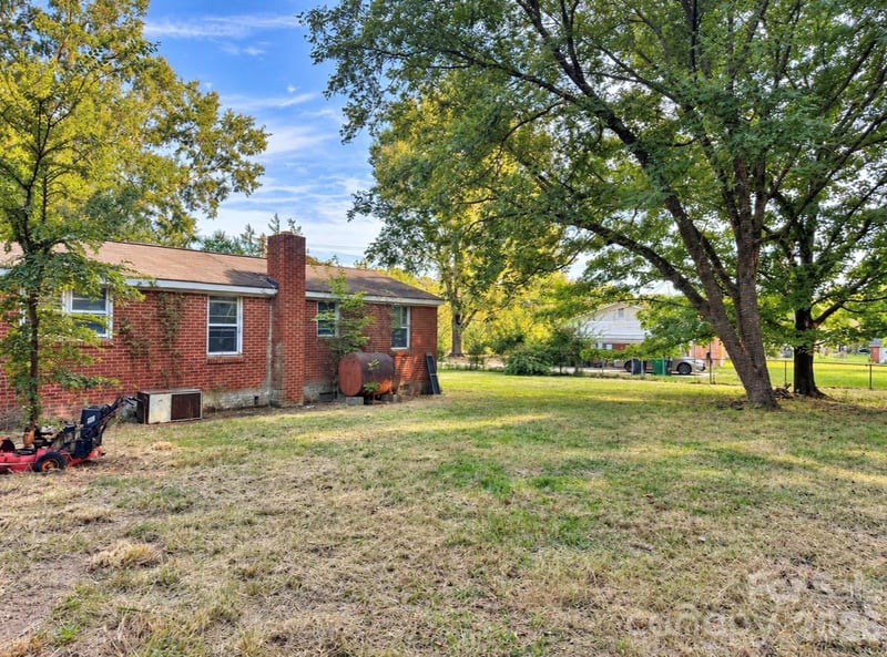 1929 Grace Ln, Charlotte, NC 28262