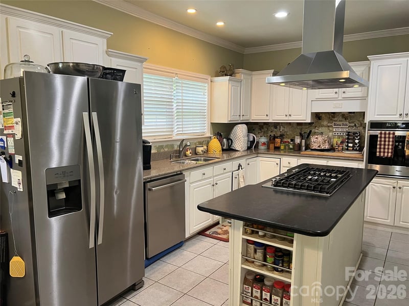 201 S Face Ln, Burnsville, NC 28714
