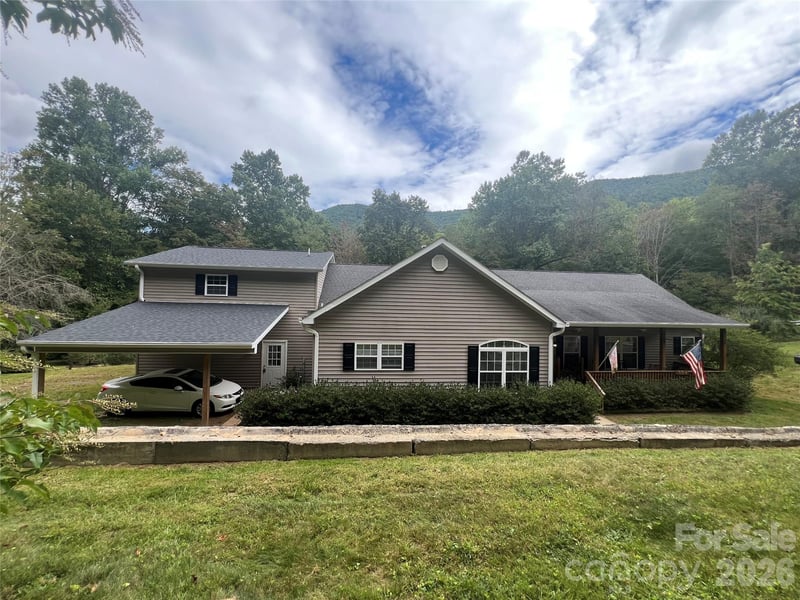 201 S Face Ln, Burnsville, NC 28714