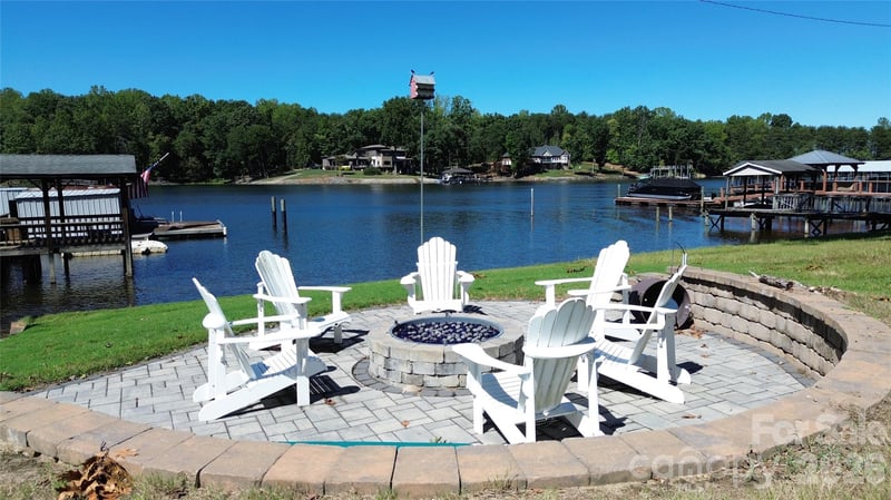 4935 Vagabond Ln, Sherrills Ford, NC 28673