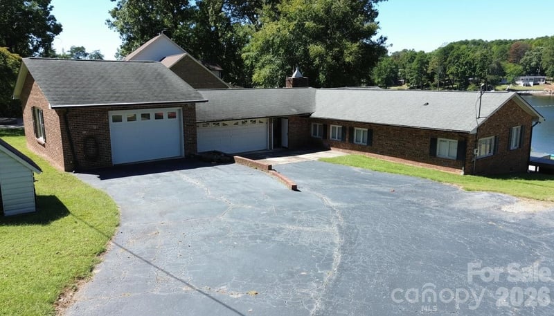 4935 Vagabond Ln, Sherrills Ford, NC 28673