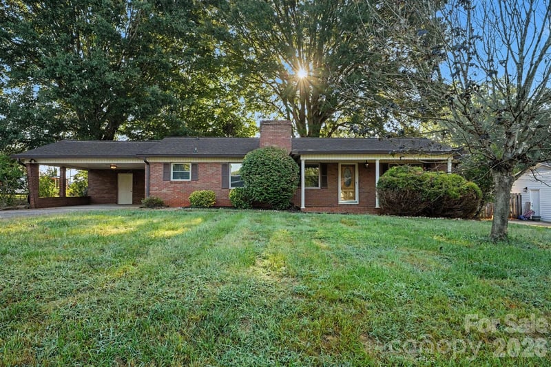 1204 Fulton Dr, Statesville, NC 28677