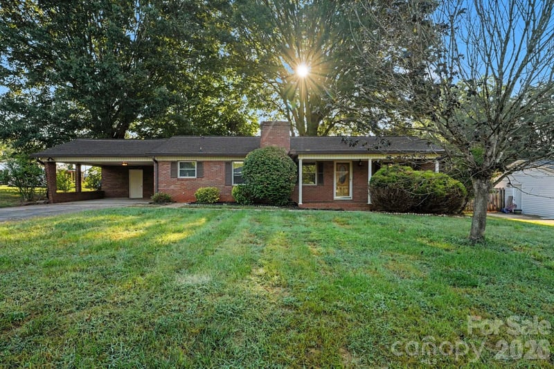 1204 Fulton Dr, Statesville, NC 28677