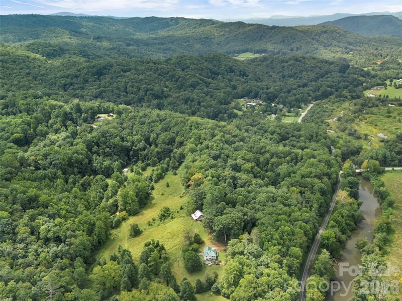 9999 Royal Knoll Dr, Hendersonville, NC 28792
