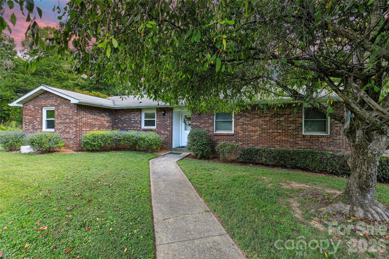 114 Falling Waters Rd #2, Hendersonville, NC 28792