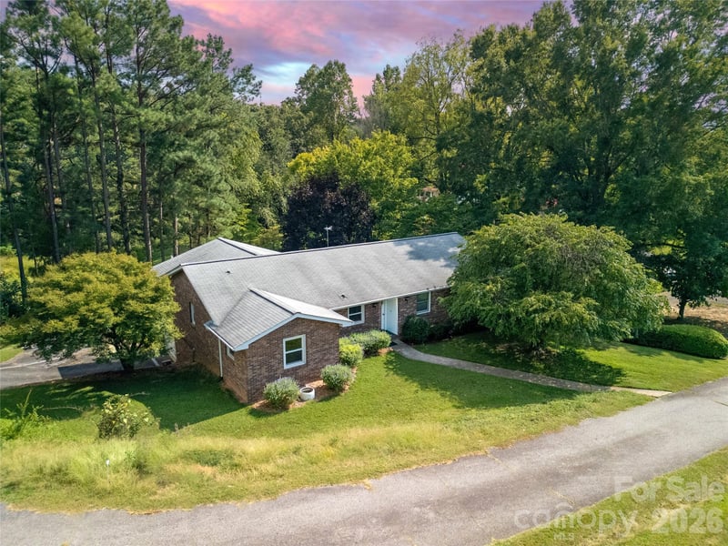 114 Falling Waters Rd #2, Hendersonville, NC 28792