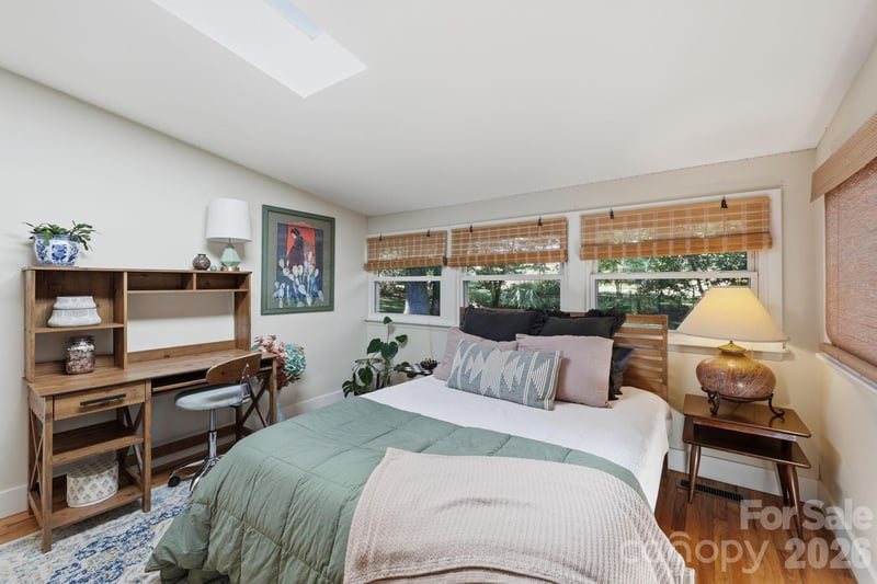 16 Melton Dr, Asheville, NC 28805