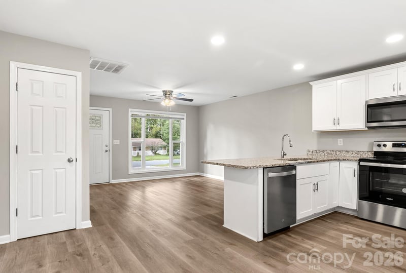 2427 Carrington Ct, Charlotte, NC 28208