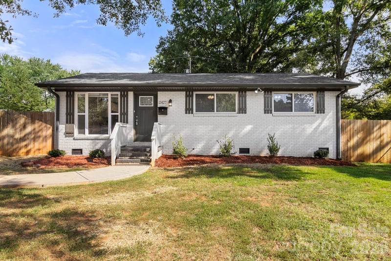 2427 Carrington Ct, Charlotte, NC 28208