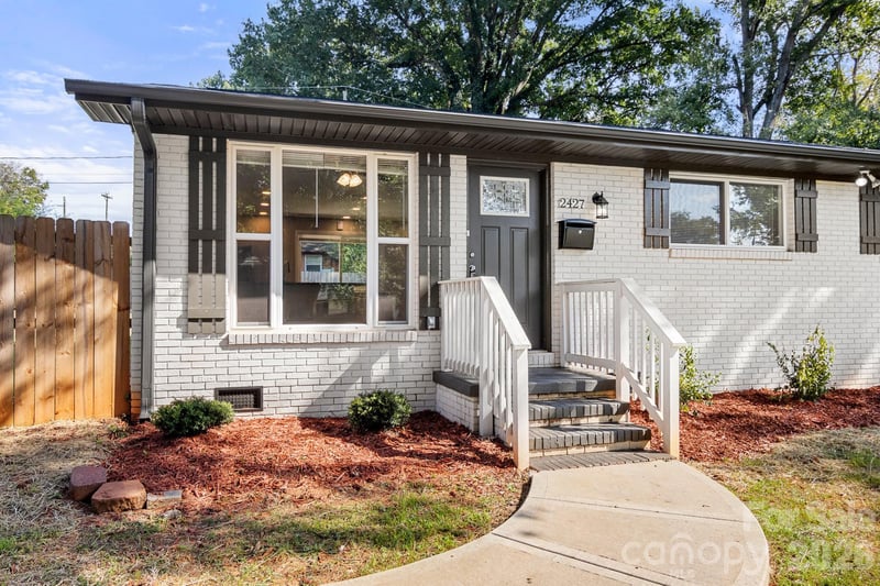 2427 Carrington Ct, Charlotte, NC 28208