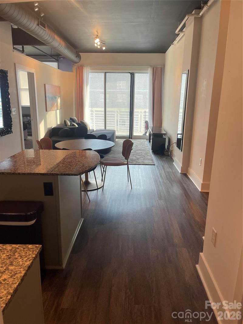 505 E 6th St #1006, Charlotte, NC 28202