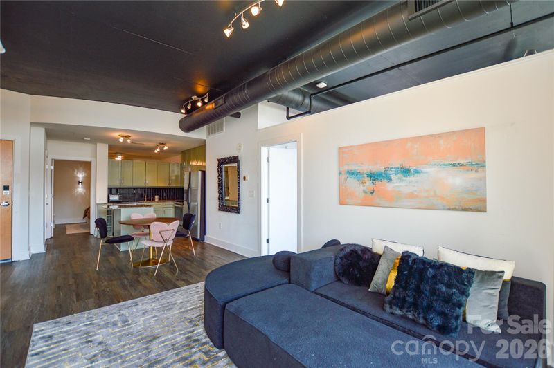 505 E 6th St #1006, Charlotte, NC 28202