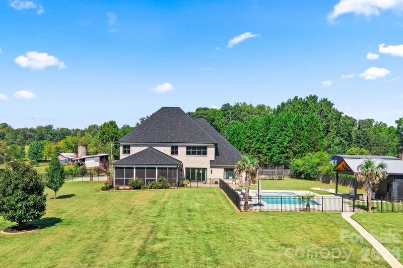 822 Kiser Rd, Bessemer City, NC 28016