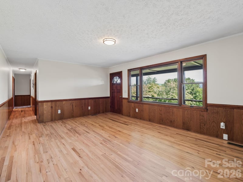 727 E Lyda Rd, Hendersonville, NC 28792