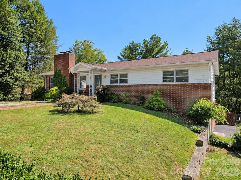 414 Heather Cir, Hendersonville, NC 28739