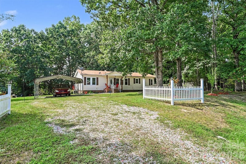115 Red Fox Ct, Mount Holly, NC 28120