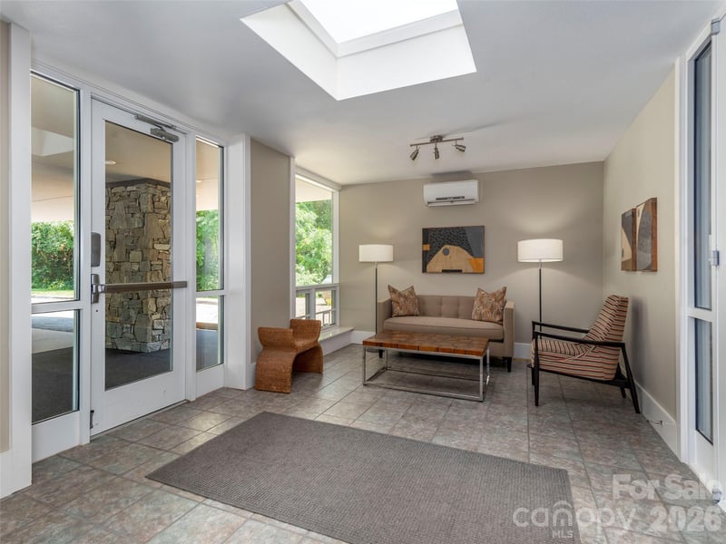 647 Town Mountain Rd #307, Asheville, NC 28804