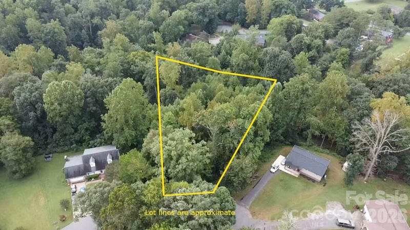 000 Mountainside Ct, Hickory, NC 28601