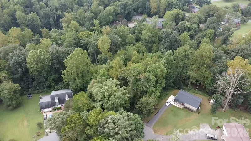 000 Mountainside Ct, Hickory, NC 28601