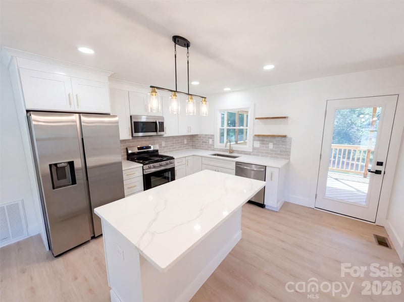 4200 Abbeydale Dr, Charlotte, NC 28205