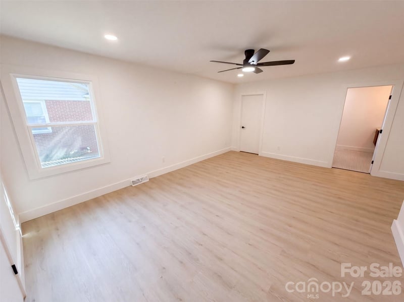 4200 Abbeydale Dr, Charlotte, NC 28205