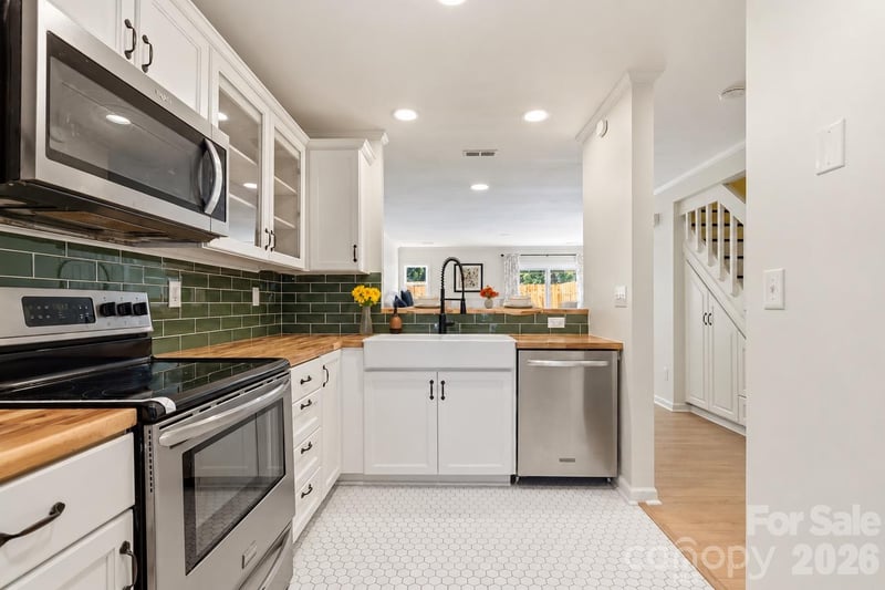 3858 Mosscroft Ln, Charlotte, NC 28215