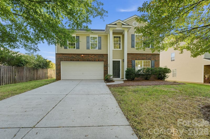 3725 Larkhaven Village Dr, Charlotte, NC 28215