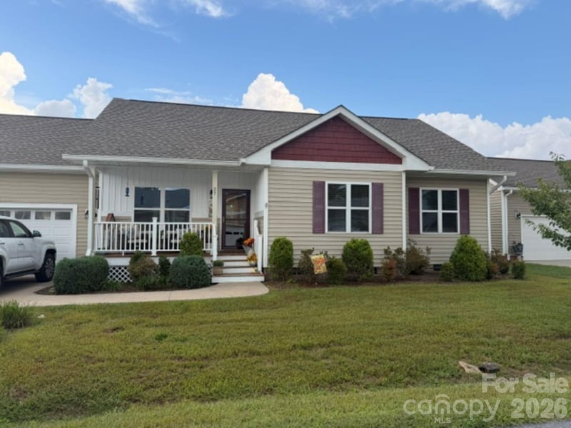27 Day Lilly Ct, Hendersonville, NC 28739