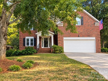 9114 Cameron Wood Dr, Charlotte, NC 28210
