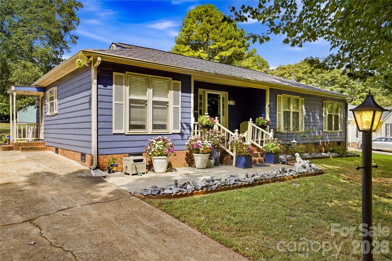 2118 Lampglow Ct, Gastonia, NC 28056